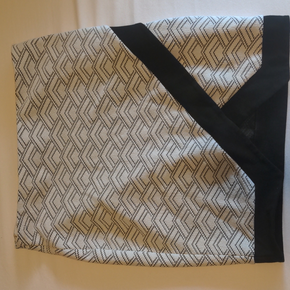 Express Black and White skirt, size small
